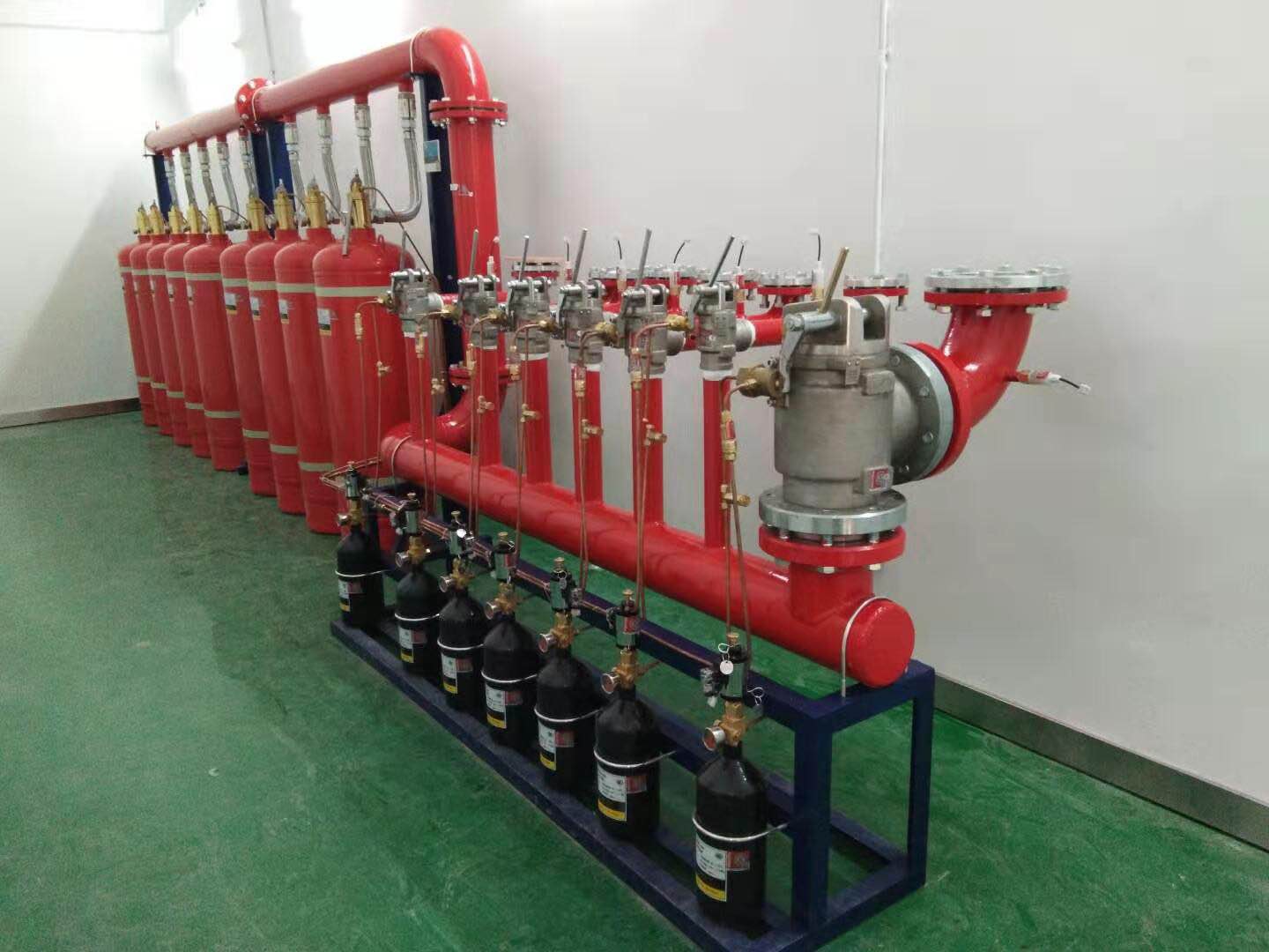 氣體滅火瓶?jī)?chǔ)存間能走水管嗎？